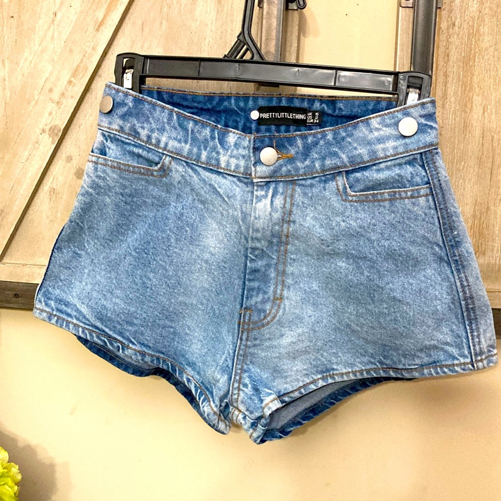 PRETTY LITTLE THING Blue Jean Shorts Booty Shorts 
SIZE 2